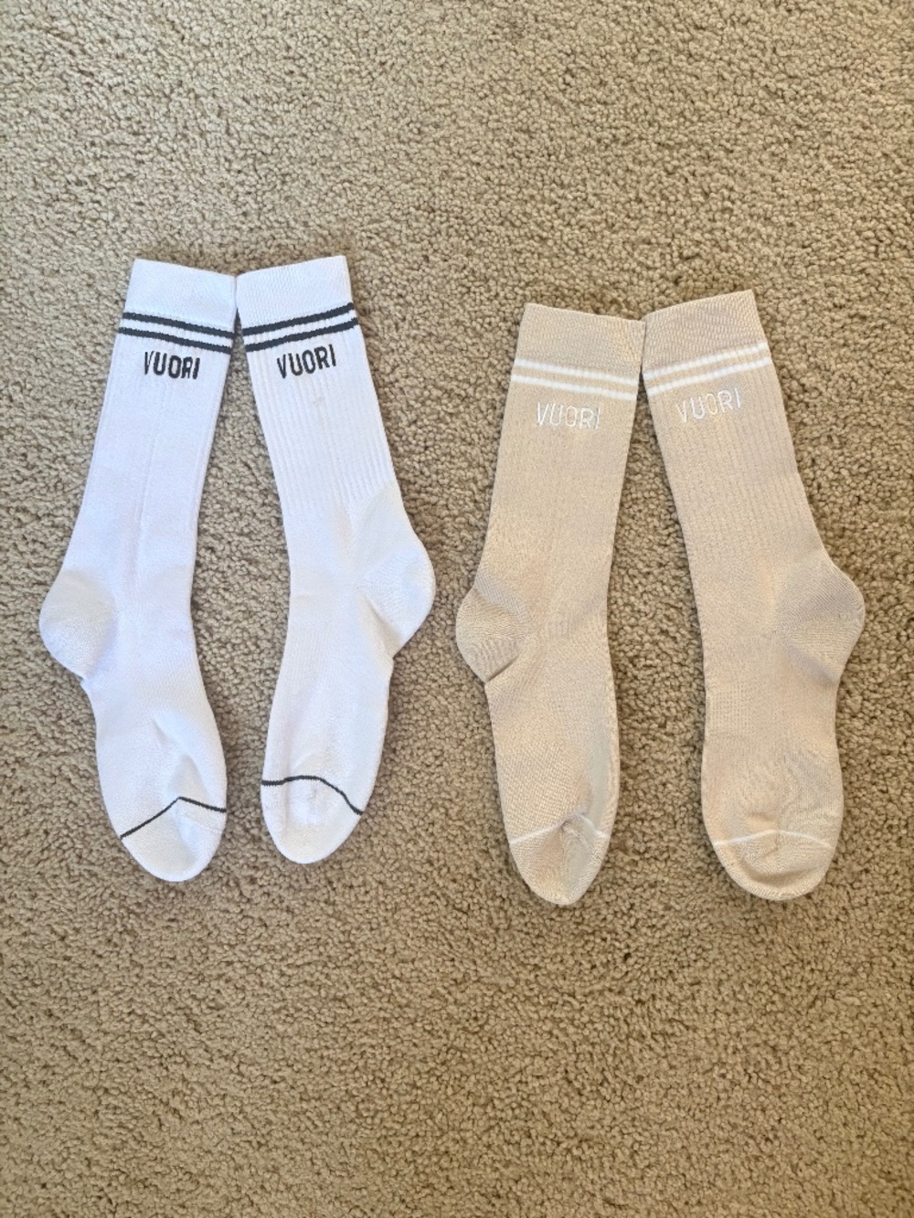 Vuori Crew two pairs Socks Salt Heather/White Size Large NWOT